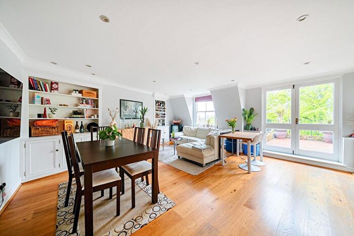 2 Bedroom Flat To Rent In Eardley Crescent, Earls Court, London, SW5