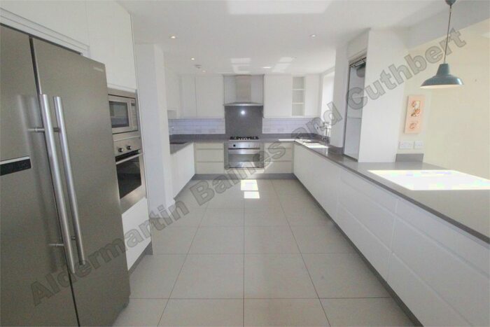 5 Bedroom Detached House To Rent In Waterbrook Lane, Brent Green, NW4