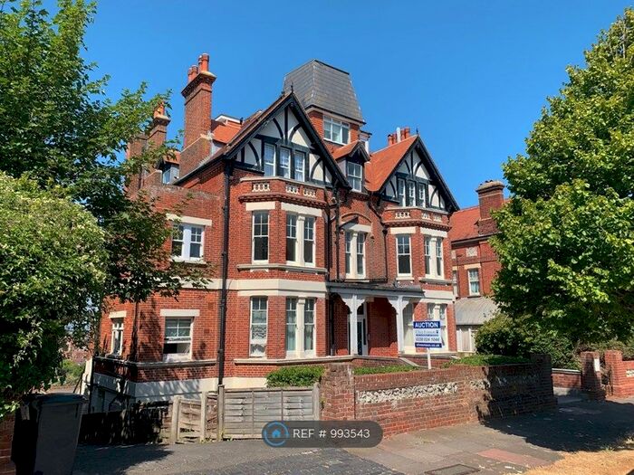 3 Bedroom Flat To Rent In St. Johns Road, Eastbourne, BN20
