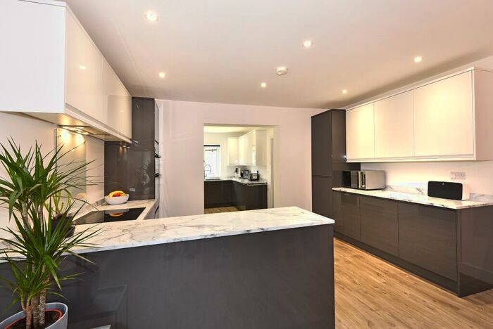 4 Bedroom Detached Bungalow For Sale In Broadwater Lane, Copsale, Horsham Rqw, RH13