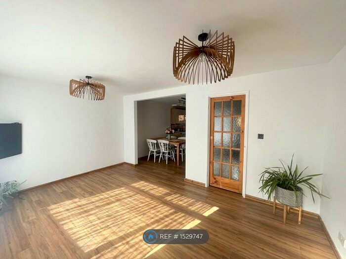 3 Bedroom Semi-Detached House To Rent In Sheffield, Sheffield, S6