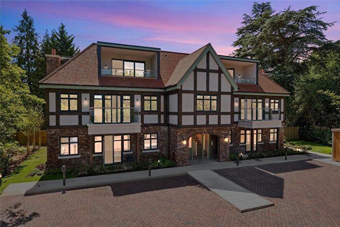 2 Bedroom Flat For Sale In Holly Bank Road, Woking, Surrey, GU22