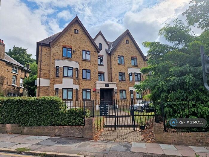 3 Bedroom Flat To Rent In Lewisham Road, London, SE13
