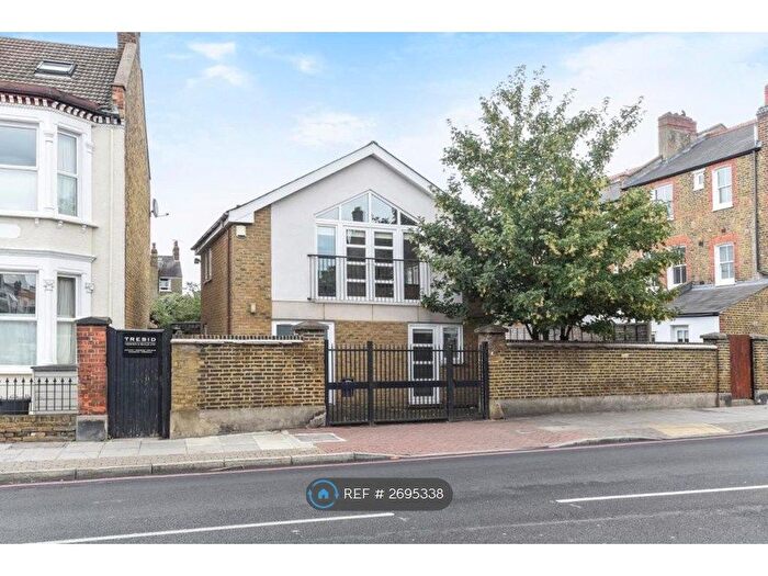 2 Bedroom Detached House To Rent In Tooting Bec Road, London, SW17