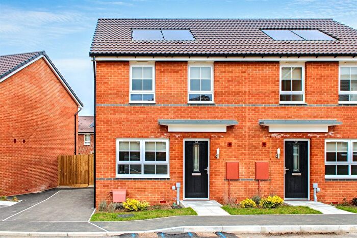 3 Bedroom Semi-Detached House For Sale In Ouse Close, Harworth, DN11