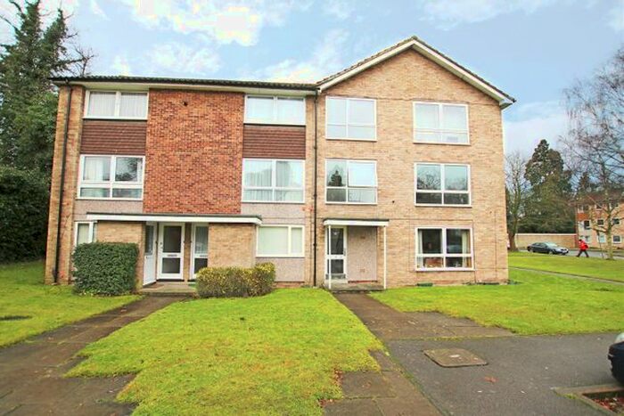 2 Bedroom Flat To Rent In Lima Court, Bath Road, Reading, Berkshire, RG1