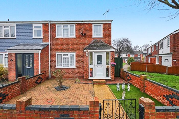 3 Bedroom End Of Terrace House For Sale In Oak Road, Sittingbourne, Kent, ME10