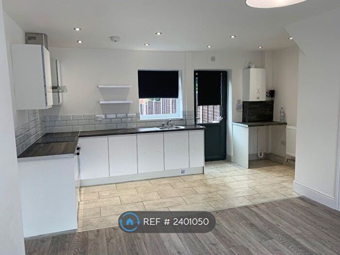 2 Bedroom Semi-Detached House To Rent In Hunslet Road, Birmingham, B32