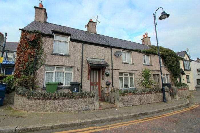 5 Bedroom Terraced House For Sale In , Cemaes Bay, LL67