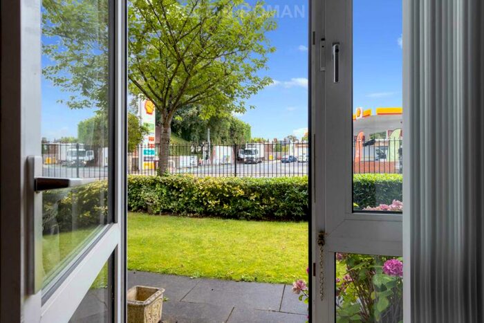 2 Bedroom Retirement Property For Sale In The Meads, Windsor, SL4