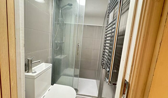 10 Bedroom End Of Terrace House To Rent In West Parade - Bed, LN1