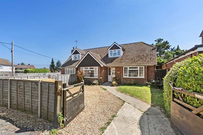 5 Bedroom Detached House For Sale In Woodlands Close, Holmer Green, HP15