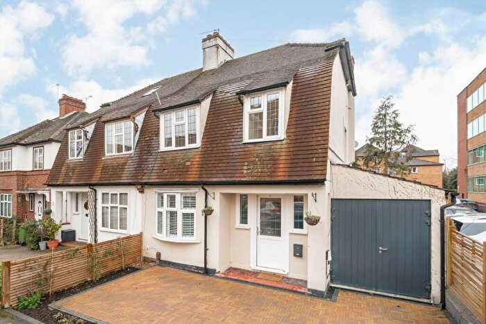 3 Bedroom Semi Detached House For Sale In Browns Road, Surbiton, KT5