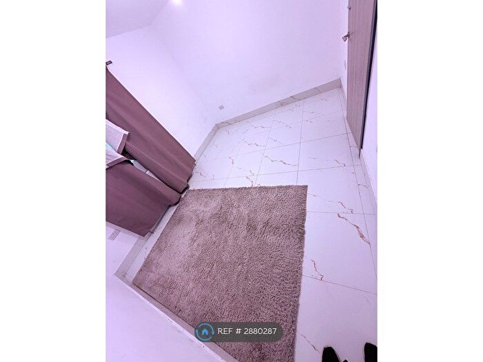 1 Bedroom Flat To Rent In Spearing Road, High Wycombe, HP12