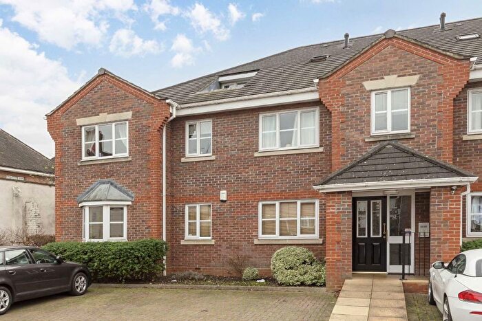 2 Bedroom Flat To Rent In Amelia Close, Acton, W3