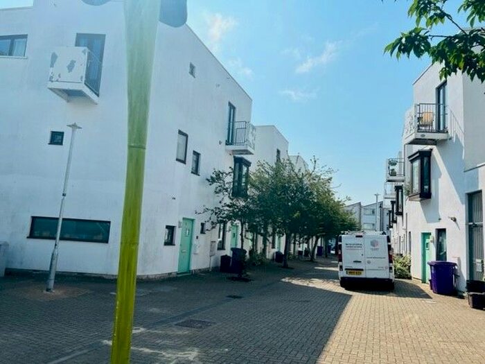 2 Bedroom Flat To Rent In Eden Way, Bow, E3