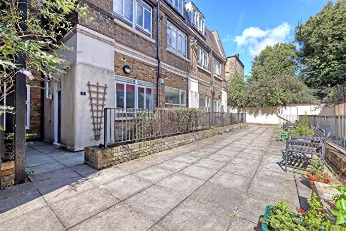 2 Bedroom Apartment To Rent In Bow Road, Bow, E3