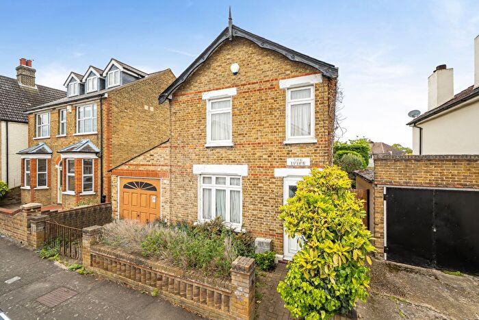 4 Bedroom Detached House For Sale In Derry Downs, Orpington, Kent, BR5