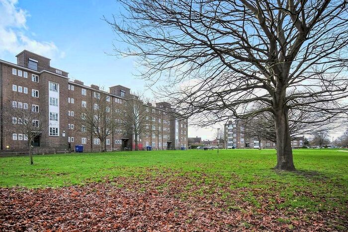 3 Bedroom Flat To Rent In Lydden Court, Restons Crescent, London, SE9