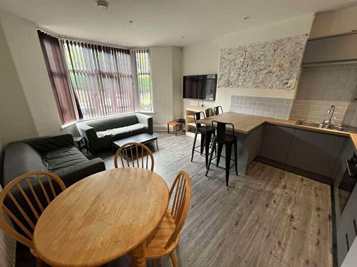 3 Bedroom Flat To Rent In Bower Road, Crookesmoor, S10