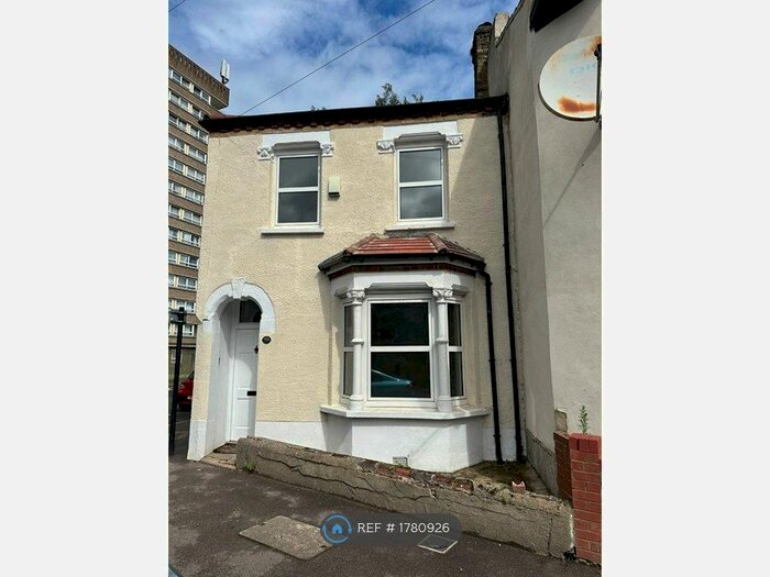 3 Bedroom End Of Terrace House To Rent In Khartoum Road, London, E13