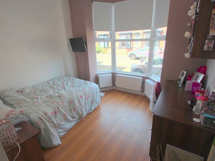 6 Bedroom Terraced House To Rent In Ashville Avenue, Hyde Park, Leeds, LS6