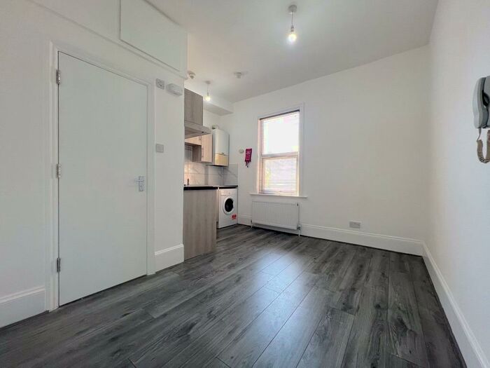 Studio To Rent In Alexandra Road, London, N8