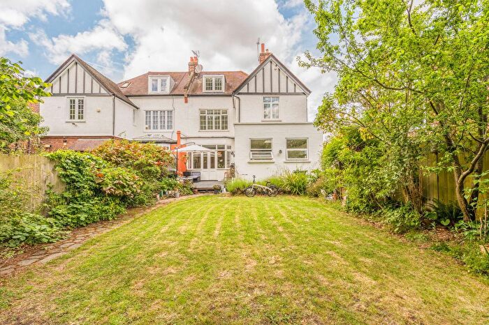 3 Bedroom Flat For Sale In Lydford Road, London, NW2