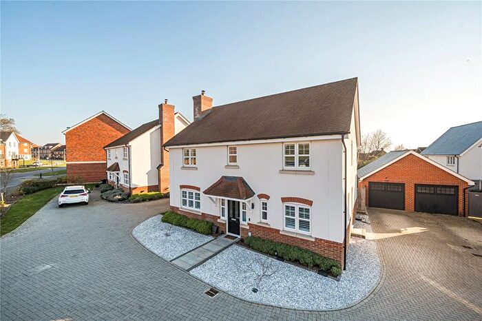 4 Bedroom Detached House For Sale In Oak Avenue, Wokingham, Berkshire, RG40