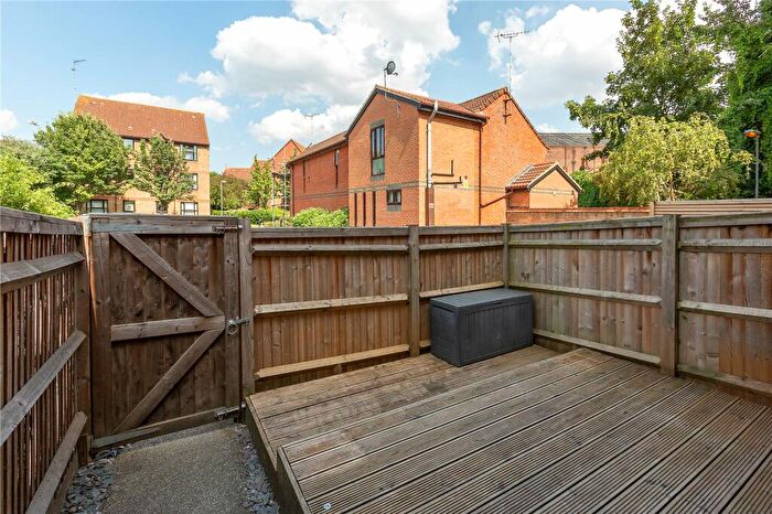 2 Bedroom Terraced House To Rent In Coopers Close, London, E1