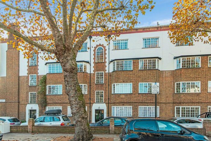 2 Bedroom Flat To Rent In Tollington Court, Finsbury Park, N4