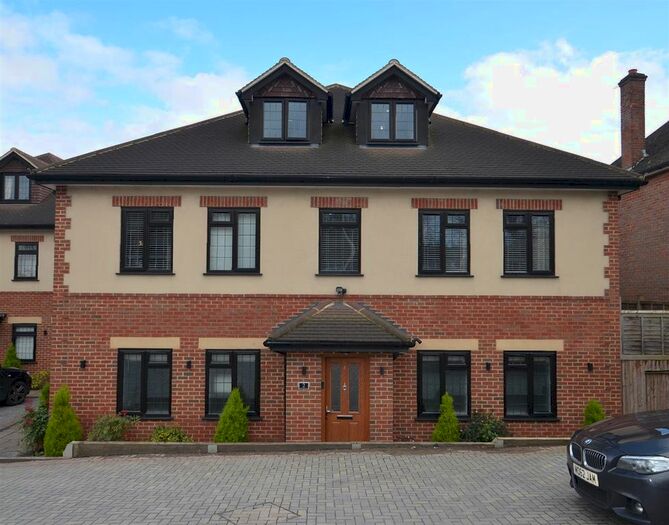 2 Bedroom Flat To Rent In London View, Swakeleys Road, Ickenham, UB10