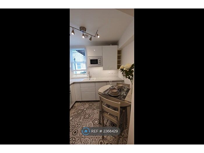 4 Bedroom Flat To Rent In Westcombe Hill, London, SE3