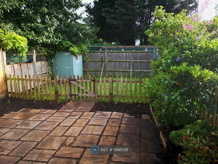 2 Bedroom Flat To Rent In Enfield, London, EN1