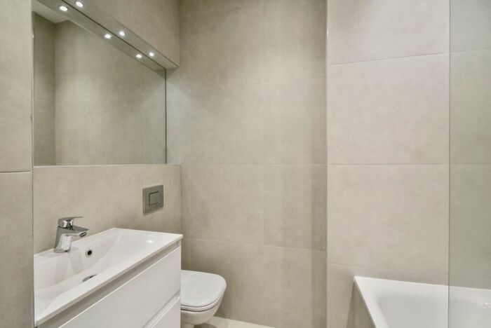 2 Bedroom Flat To Rent In Aldershot Road London, NW6