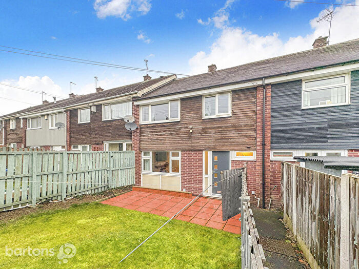 3 Bedroom Terraced House For Sale In Whitegate Walk, Rockingham, S61