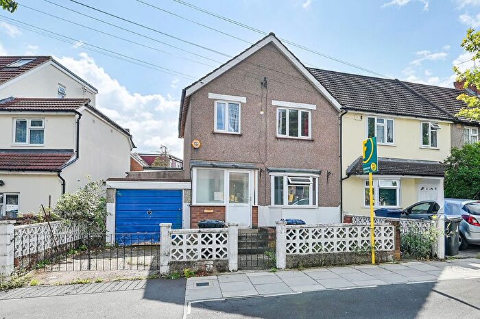 4 Bedroom Houseboat To Rent In Long Drive, Acton, London, W3
