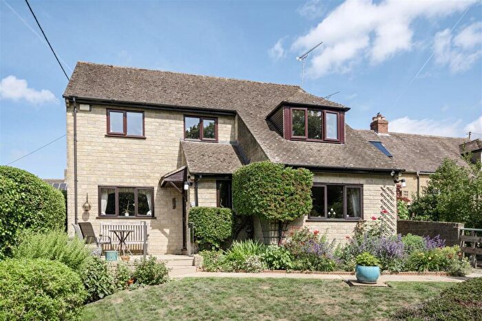 4 Bedroom Detached House For Sale In The Drive, Enstone, OX7