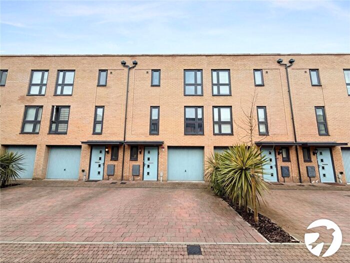 4 Bedroom Terraced House For Sale In Bricklayers Way, Chatham, Kent, ME4