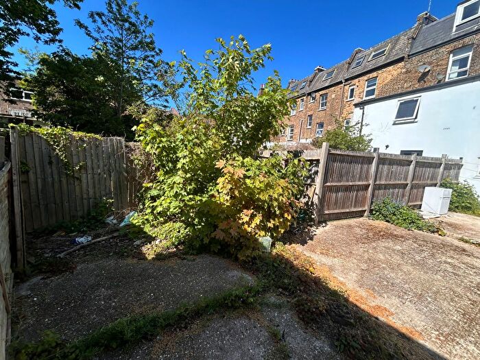 3 Bedroom Semi-Detached Bungalow To Rent In London, SE14