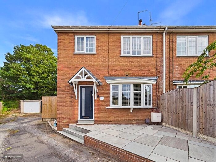 3 Bedroom End Of Terrace House For Sale In Camp Mount, Pontefract, WF8
