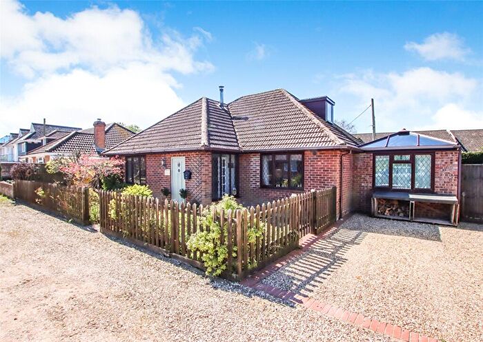 3 Bedroom Detached House For Sale In Yarrell Mead, Pennington, Lymington, Hampshire, SO41