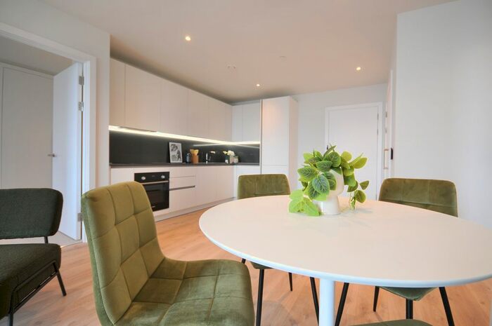 2 Bedroom Flat To Rent In Aspin Lane, Manchester, M4