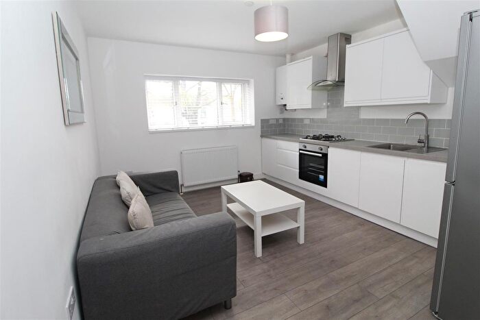 1 Bedroom Flat To Rent In Parkfield Place, Cathays, Cardiff, CF14