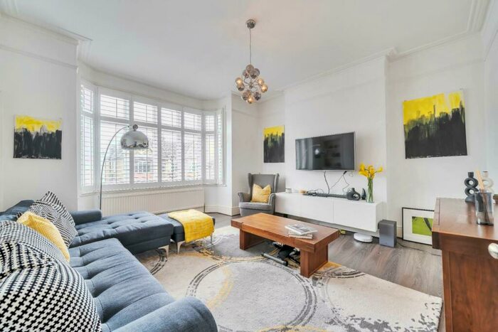 3 Bedroom Flat To Rent In Arran Road, London, SE6