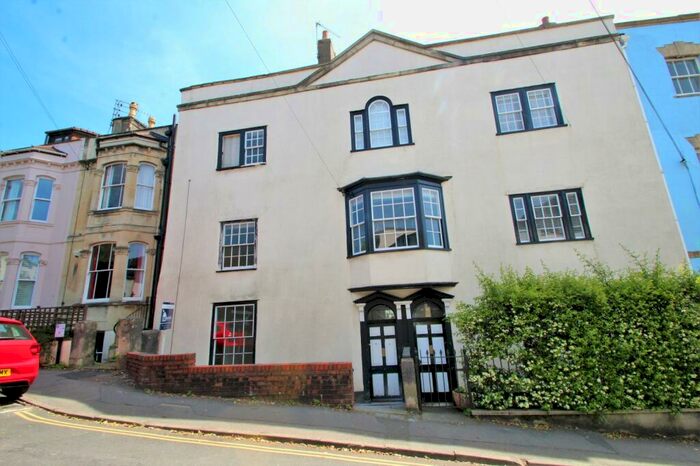 4 Bedroom Semi-Detached House To Rent In Grove Road, BS6