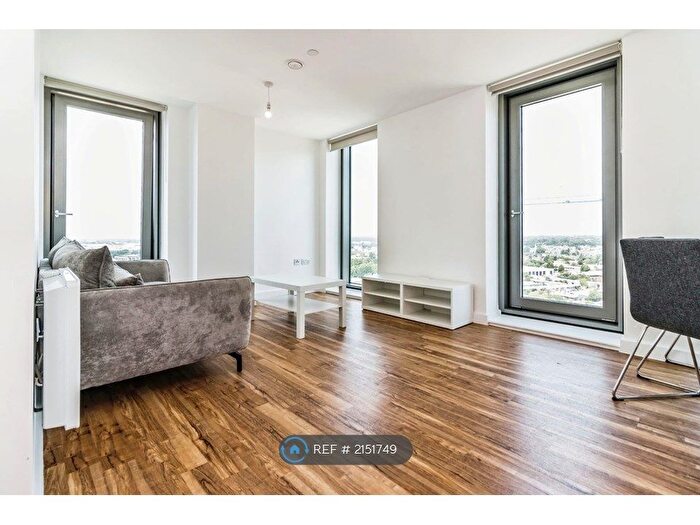 2 Bedroom Flat To Rent In Michigan Point Tower D, Salford, M50