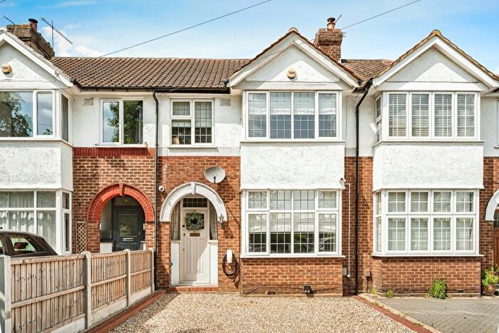 3 Bedroom Terraced House For Sale In Birchwood Avenue, Hatfield, AL10