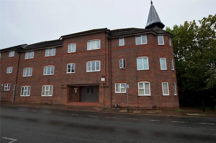 2 Bedroom Flat To Rent In Aldbury Court, St. Georges Street, Northampton, NN1