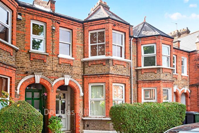 1 Bedroom Apartment For Sale In Edward Road, Walthamstow, E17